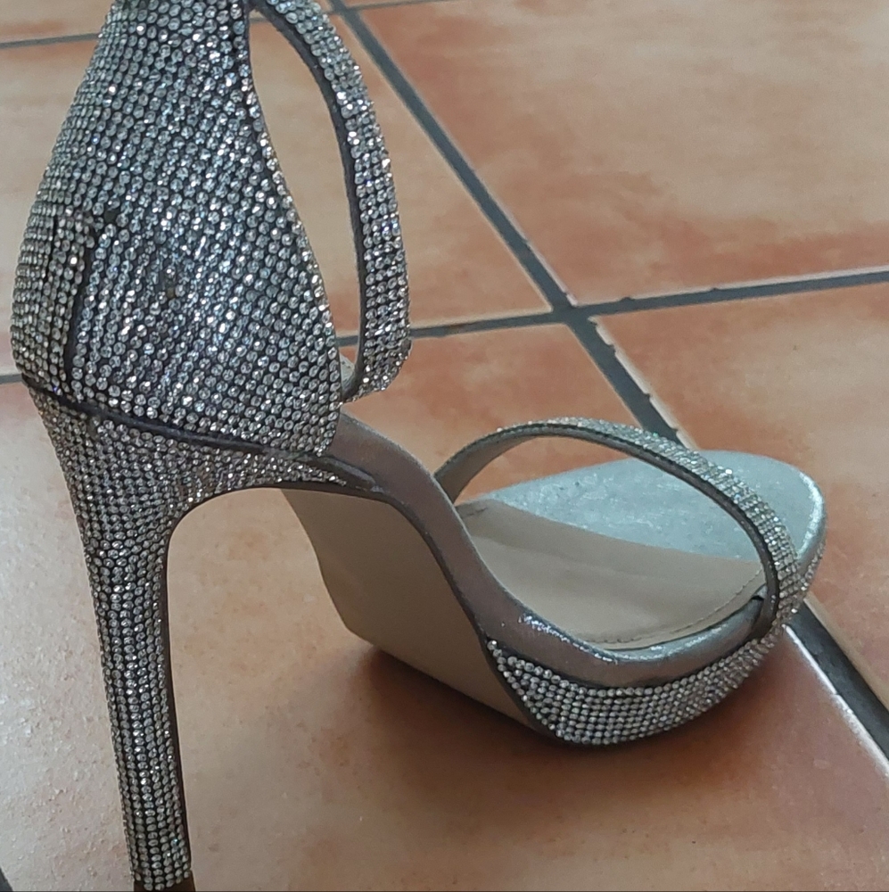Steve madden rhinestone Milano heels. Gorgeous size 8 1/2